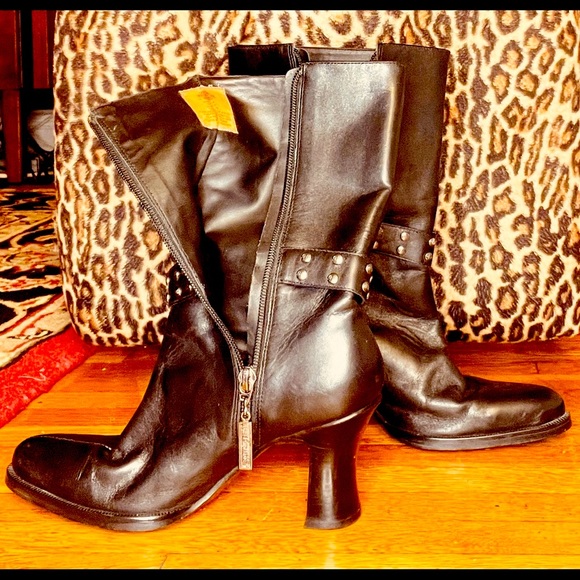 Ladies Harley Davidson
3” Heel Mid-Calf Black
Leather Boots, size 6 - Picture 7 of 12